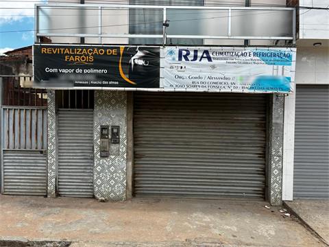 Lonas de fachada lado a lado
