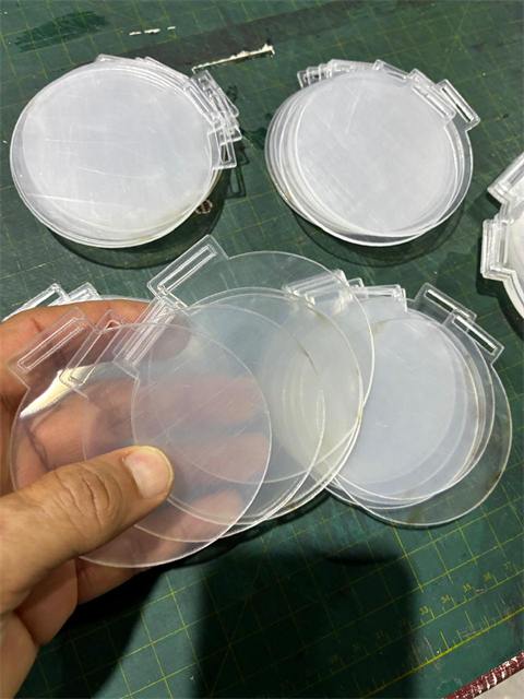 Medalhas em acrílico — corte a laser